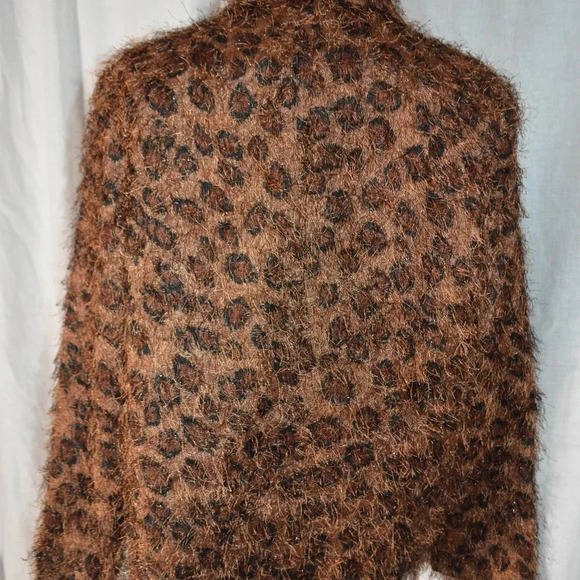 Town & Travel Button Down Top - Picture 4 of 6